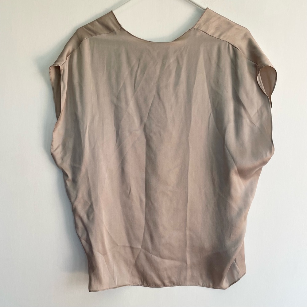 NWT Ruti The All Day Washable Silk Top Dusty Lavender V Neck Short Sleeve S/M - Picture 2 of 9